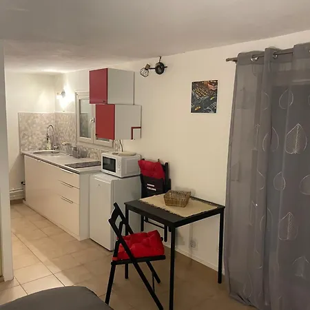 Climatise Avec Terrasse Ombragee Dans Maison Au Calme Et Dans La Verdure 아파트