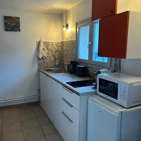 Climatise Avec Terrasse Ombragee Dans Maison Au Calme Et Dans La Verdure 아파트 *