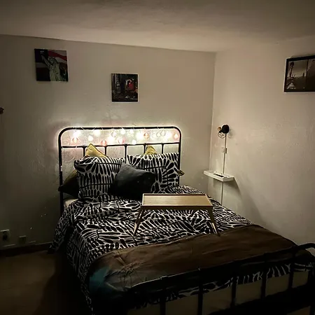 Climatise Avec Terrasse Ombragee Dans Maison Au Calme Et Dans La Verdure *