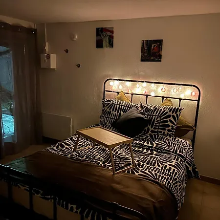 Climatise Avec Terrasse Ombragee Dans Maison Au Calme Et Dans La Verdure 아파트