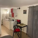 Climatisé Avec Terrasse Ombragée Dans Maison Au Calme Et Dans La Verdure Appartamento