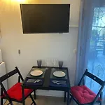 Climatisé Avec Terrasse Ombragée Dans Maison Au Calme Et Dans La Verdure *