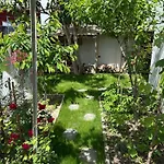 Appartamento Climatisé Avec Terrasse Ombragée Dans Maison Au Calme Et Dans La Verdure