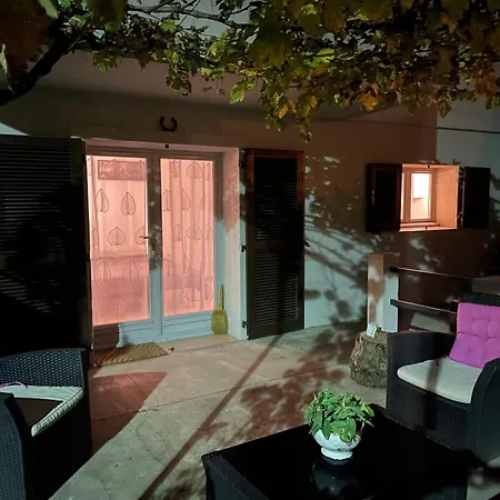 Climatise Avec Terrasse Ombragee Dans Maison Au Calme Et Dans La Verdure Lejlighed