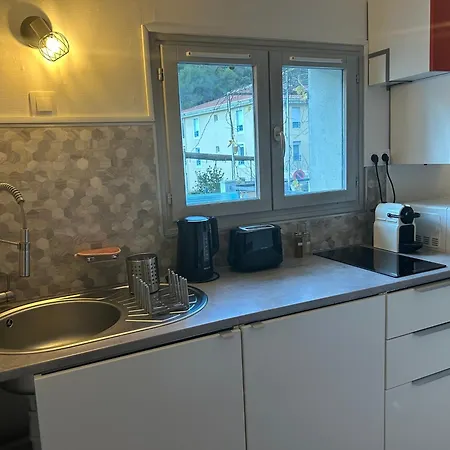 Apartment Climatise Avec Terrasse Ombragee Dans Maison Au Calme Et Dans La Verdure