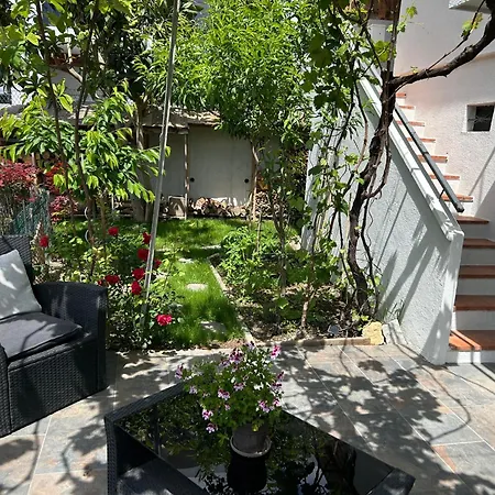 Climatise Avec Terrasse Ombragee Dans Maison Au Calme Et Dans La Verdure Nizza